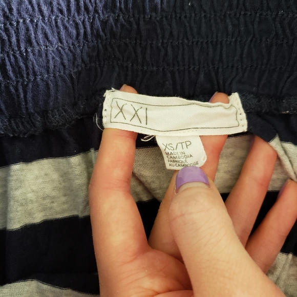 💜 2/$10 bundle Striped skirt - Picture 4 of 4